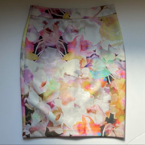 Ted Baker Beautiful Amaranth Floral Pencil Skirt Sz 4 (10/12) - Picture 2 of 9